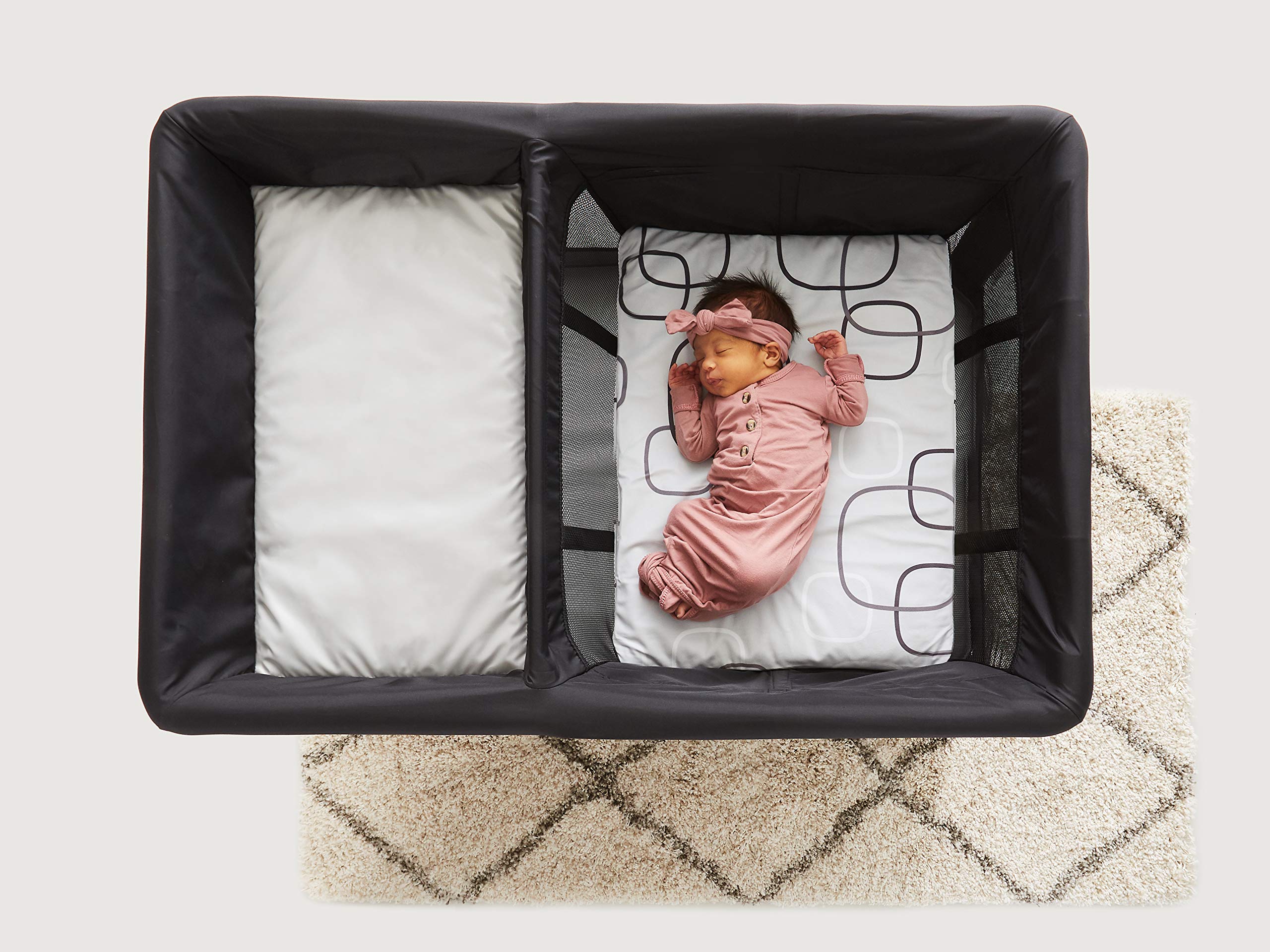 4moms breeze Bassinet Sheets, For Baby Bassinets and Furniture, Waterproof, Machine Washable, Soft, Plush Fabric, Silver/White, 1 Count (Pack of 1) - Image 3